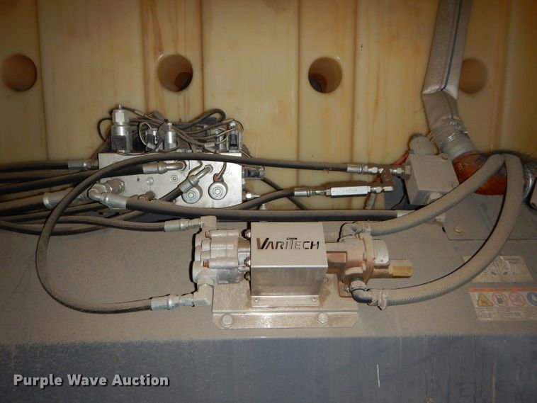 image for item DH4379 2004 GMC T7500 street sweeper truck