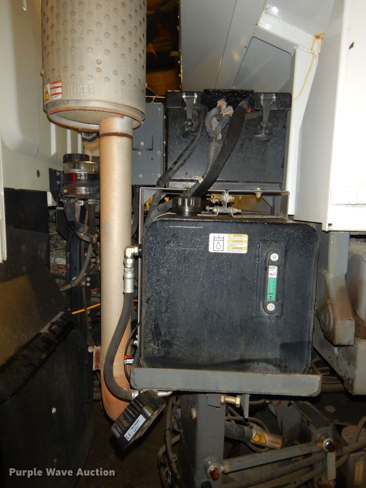 image for item DH4379 2004 GMC T7500 street sweeper truck