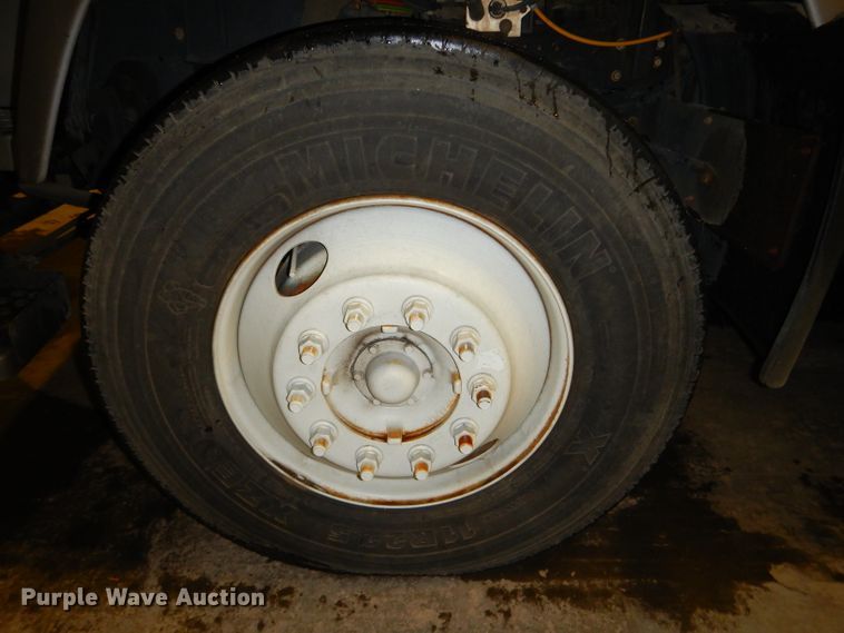 image for item DH4379 2004 GMC T7500 street sweeper truck