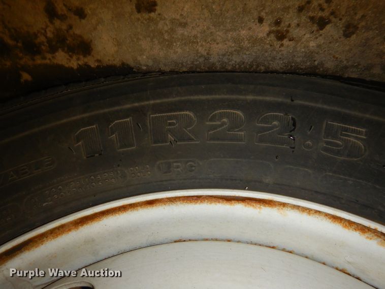 image for item DH4379 2004 GMC T7500 street sweeper truck