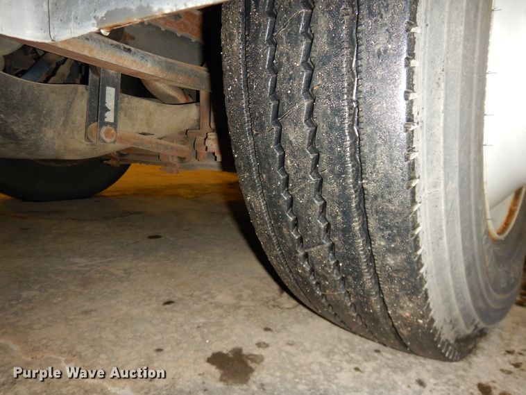 image for item DH4379 2004 GMC T7500 street sweeper truck