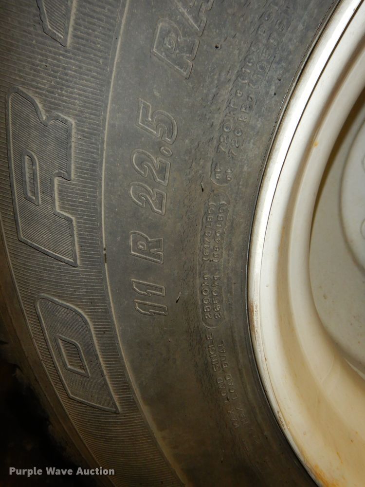 image for item DH4379 2004 GMC T7500 street sweeper truck