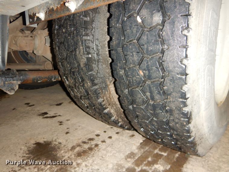 image for item DH4379 2004 GMC T7500 street sweeper truck