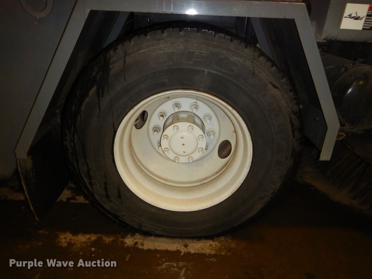 image for item DH4379 2004 GMC T7500 street sweeper truck