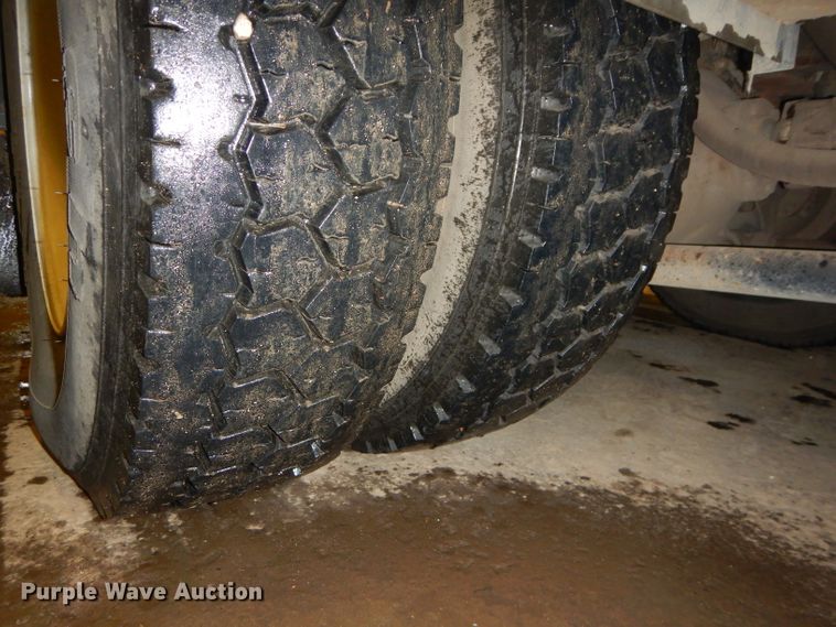 image for item DH4379 2004 GMC T7500 street sweeper truck