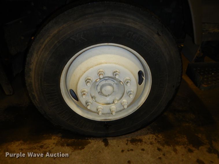 image for item DH4379 2004 GMC T7500 street sweeper truck