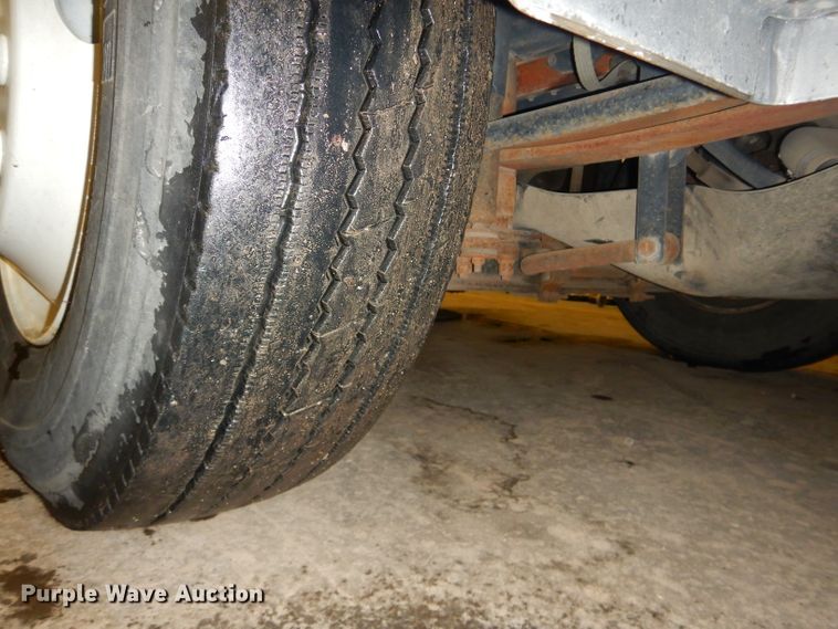 image for item DH4379 2004 GMC T7500 street sweeper truck