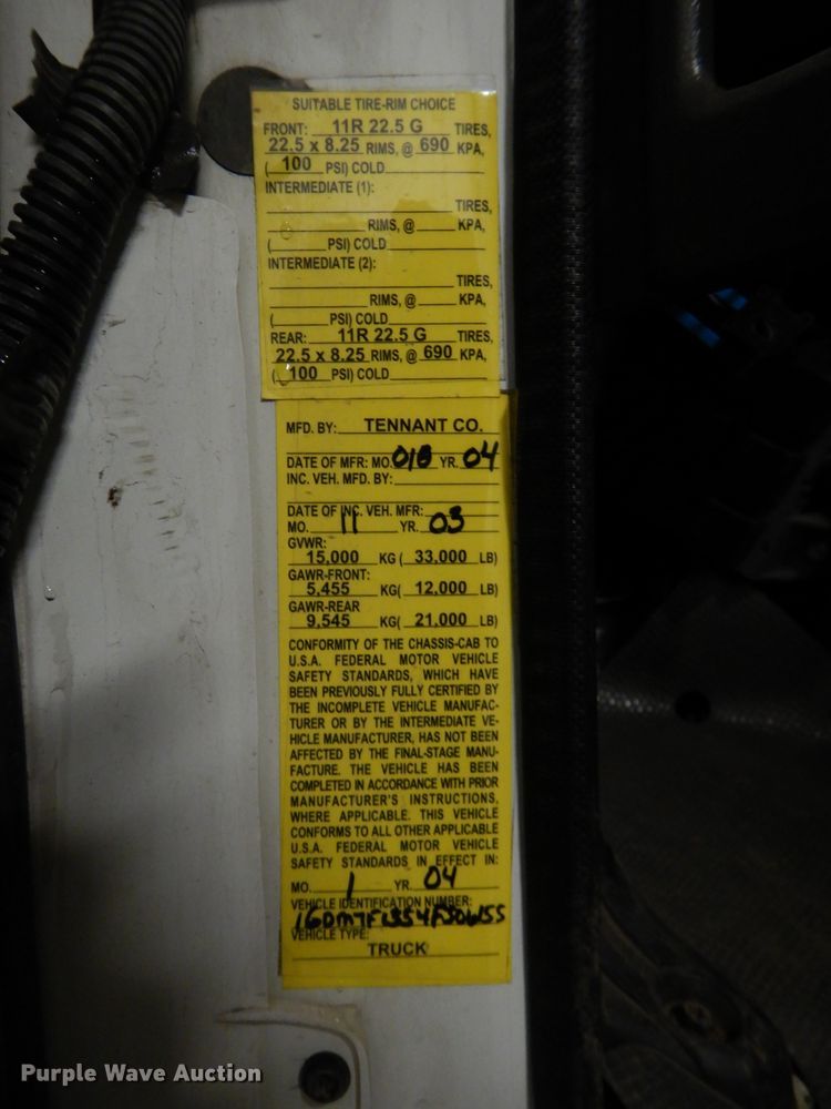 image for item DH4379 2004 GMC T7500 street sweeper truck