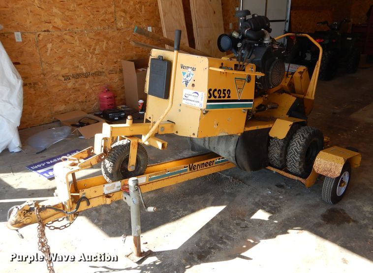 image for item DH6372 2003 Vermeer SC252 stump grinder