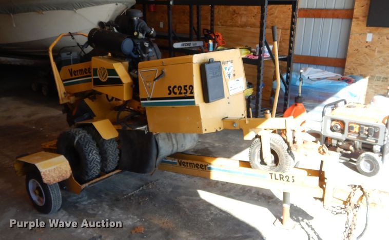 image for item DH6372 2003 Vermeer SC252 stump grinder