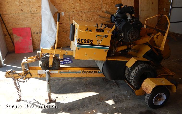 image for item DH6372 2003 Vermeer SC252 stump grinder