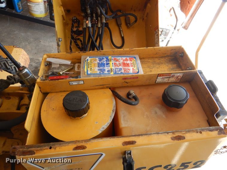 image for item DH6372 2003 Vermeer SC252 stump grinder