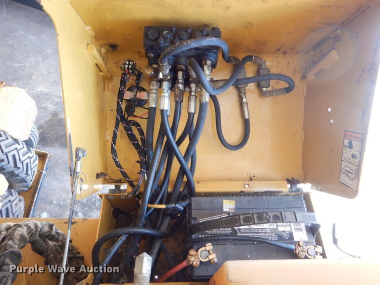 image for item DH6372 2003 Vermeer SC252 stump grinder