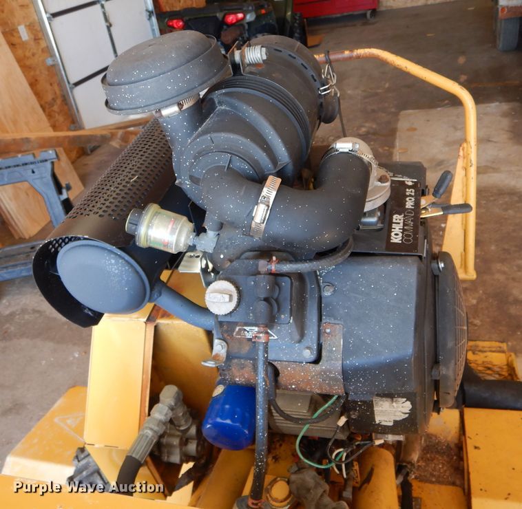 image for item DH6372 2003 Vermeer SC252 stump grinder