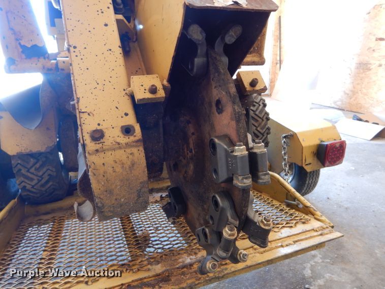 image for item DH6372 2003 Vermeer SC252 stump grinder