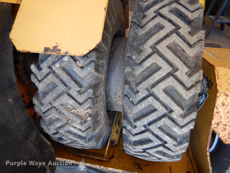 image for item DH6372 2003 Vermeer SC252 stump grinder