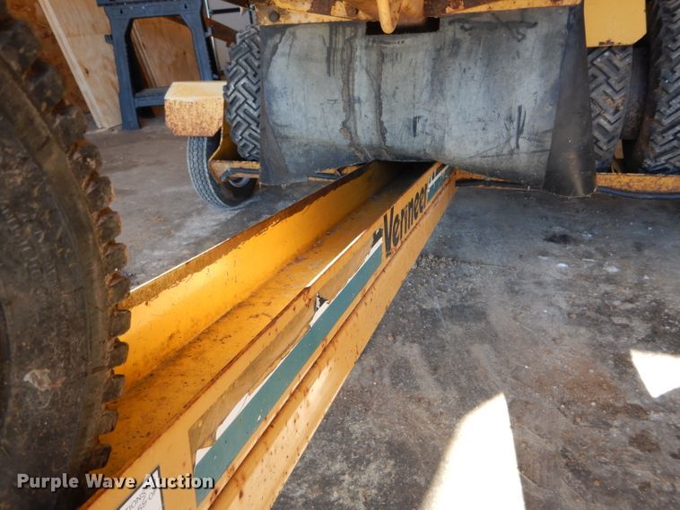 image for item DH6372 2003 Vermeer SC252 stump grinder