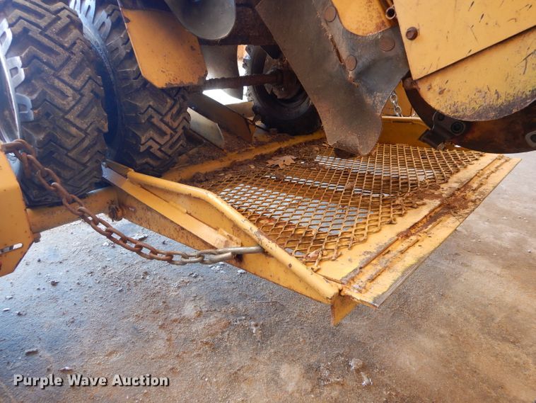 image for item DH6372 2003 Vermeer SC252 stump grinder