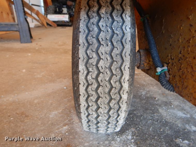 image for item DH6372 2003 Vermeer SC252 stump grinder