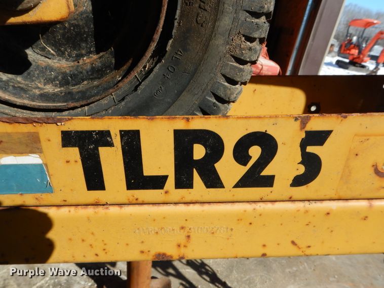 image for item DH6372 2003 Vermeer SC252 stump grinder