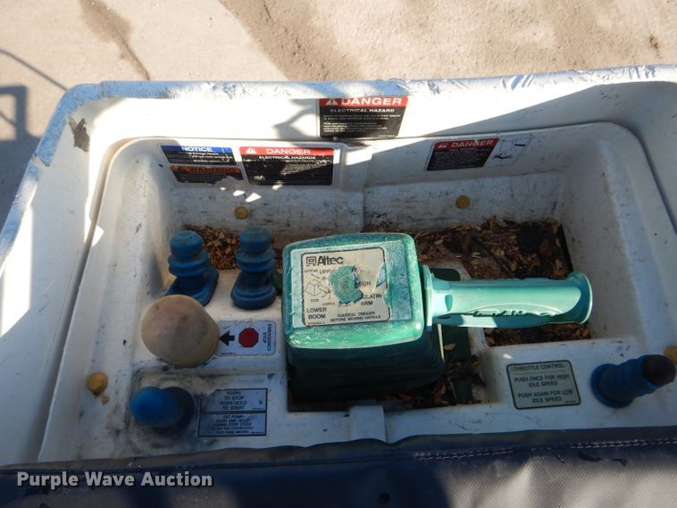 image for item DH6383 2012 Dodge Ram 5500 bucket truck