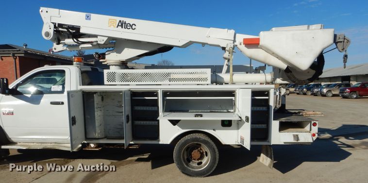 image for item DH6384 2011 Dodge Ram 5500 bucket truck