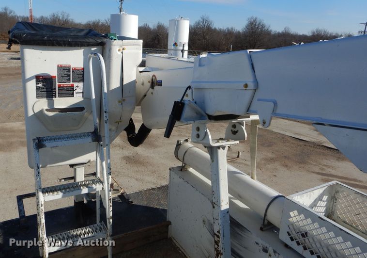 image for item DH6384 2011 Dodge Ram 5500 bucket truck