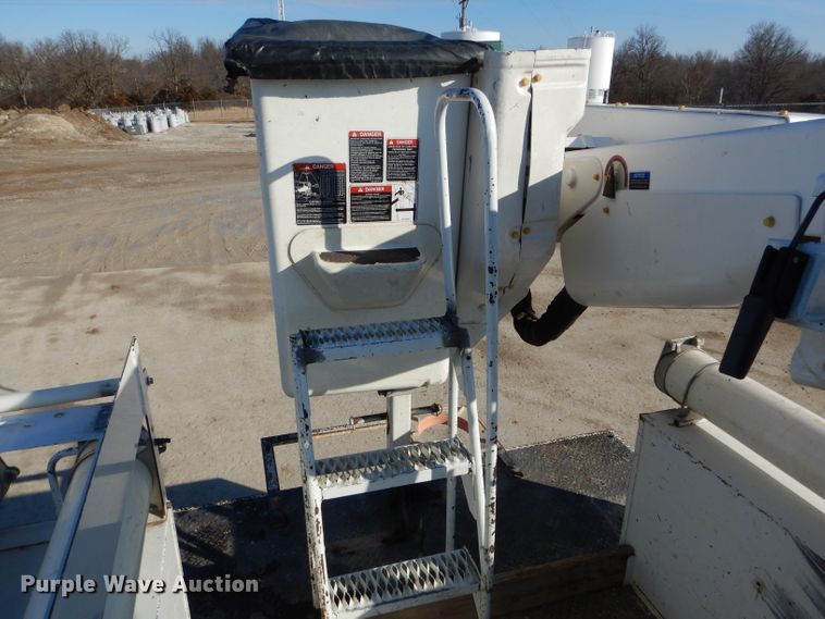 image for item DH6384 2011 Dodge Ram 5500 bucket truck