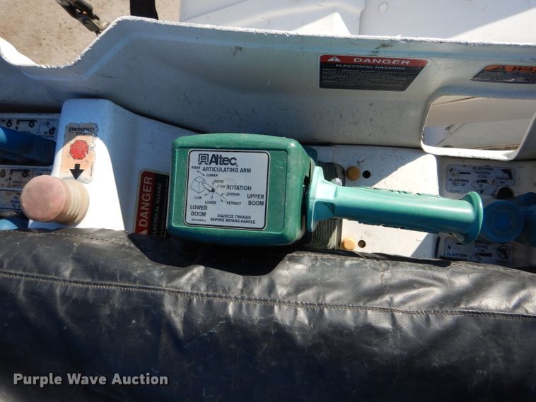 image for item DH6384 2011 Dodge Ram 5500 bucket truck