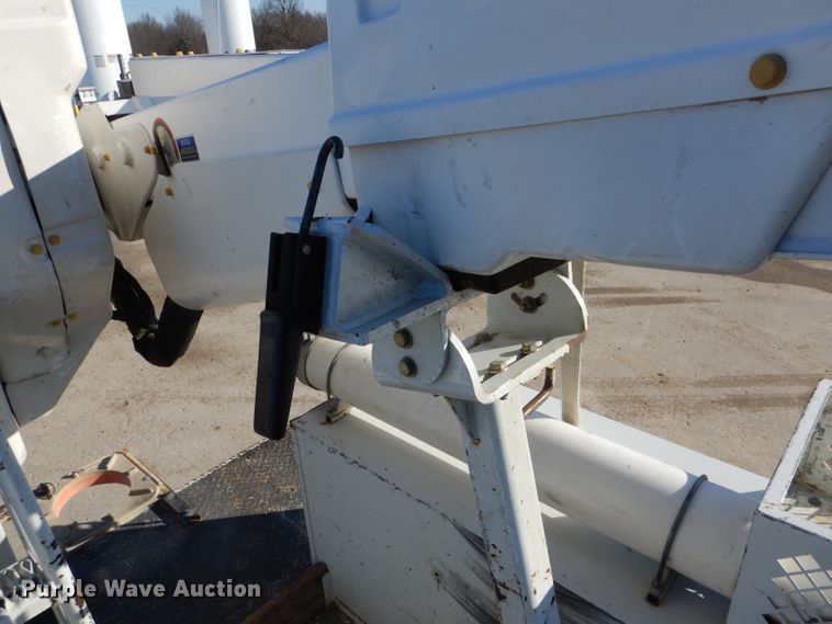 image for item DH6384 2011 Dodge Ram 5500 bucket truck