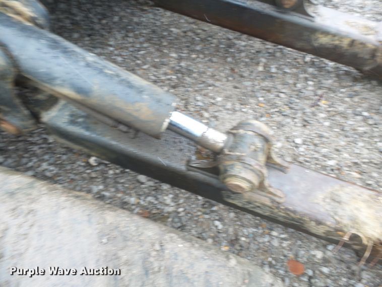 image for item DH7872 2005 Bobcat 341G mini excavator