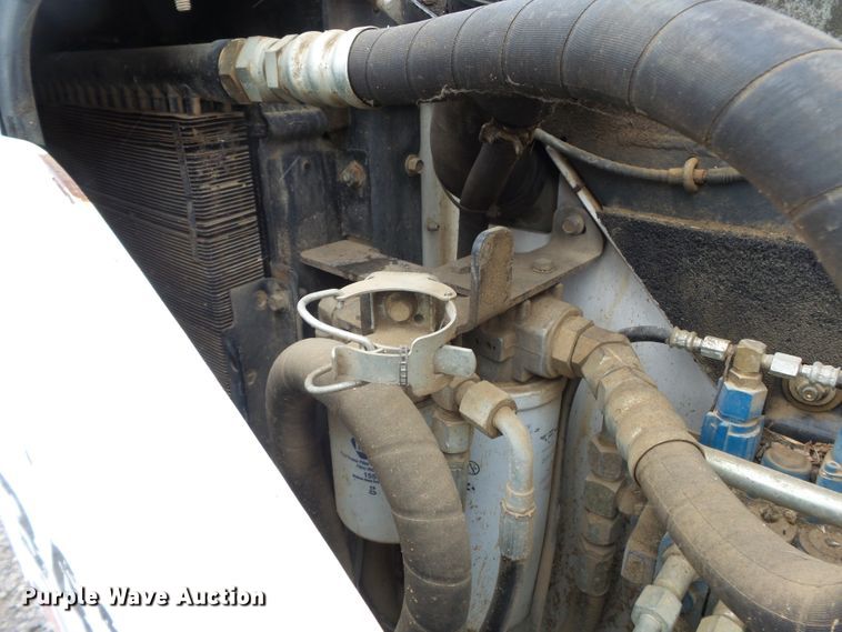 image for item DH7872 2005 Bobcat 341G mini excavator