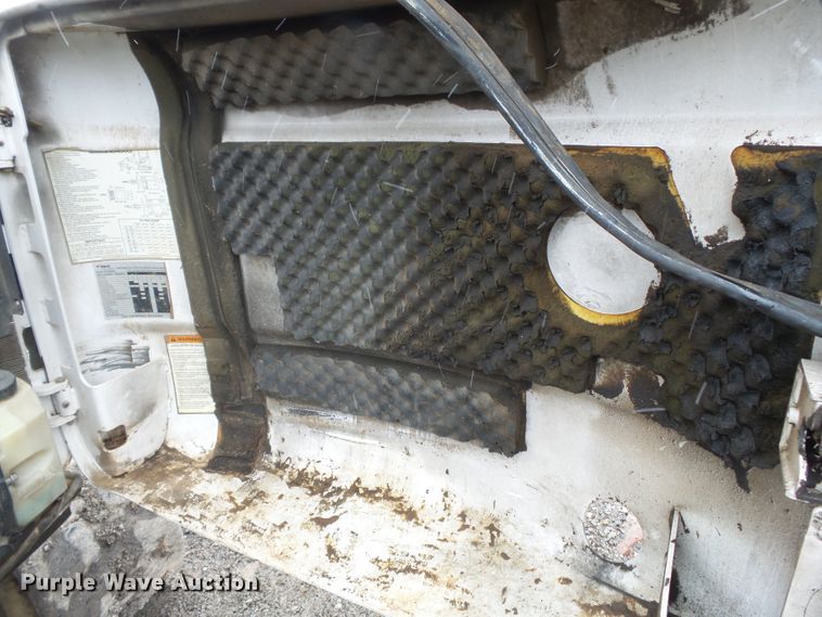 image for item DH7872 2005 Bobcat 341G mini excavator