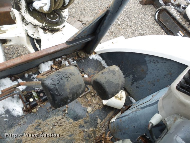 image for item DH7872 2005 Bobcat 341G mini excavator