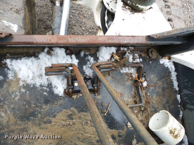 image for item DH7872 2005 Bobcat 341G mini excavator