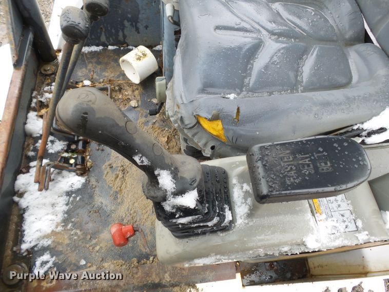 image for item DH7872 2005 Bobcat 341G mini excavator