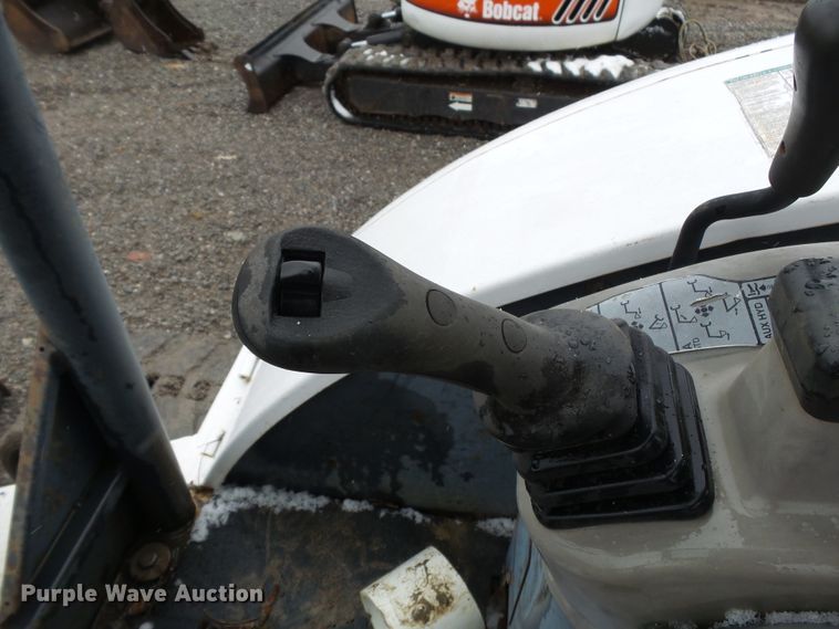 image for item DH7872 2005 Bobcat 341G mini excavator