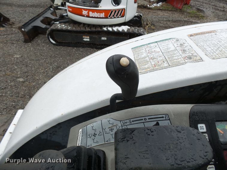 image for item DH7872 2005 Bobcat 341G mini excavator