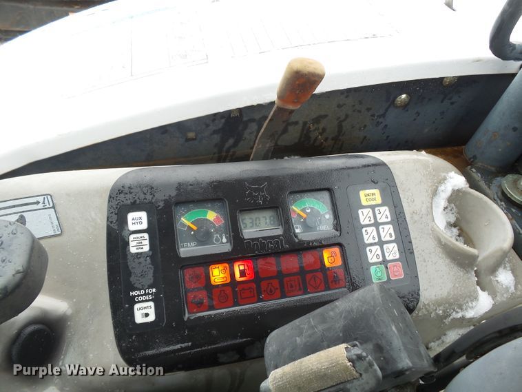 image for item DH7872 2005 Bobcat 341G mini excavator