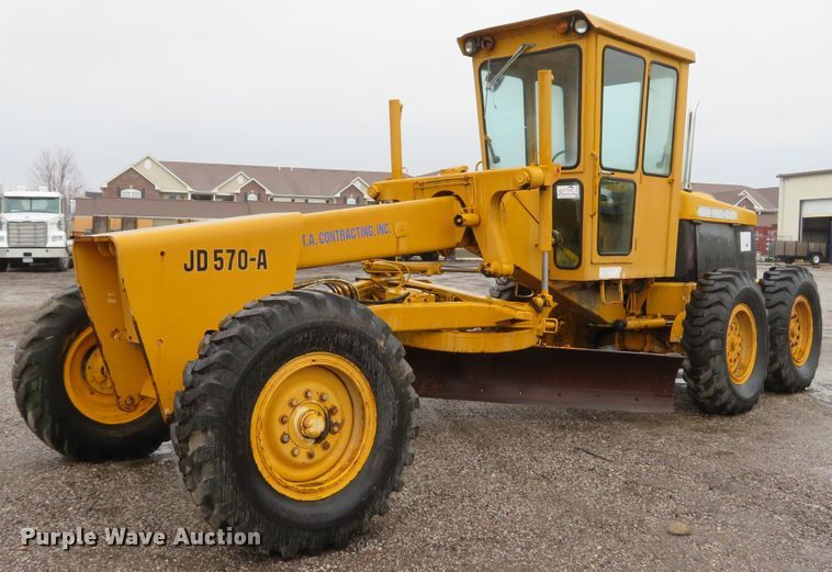 image for item DI2067 1975 John Deere 570A motor grader