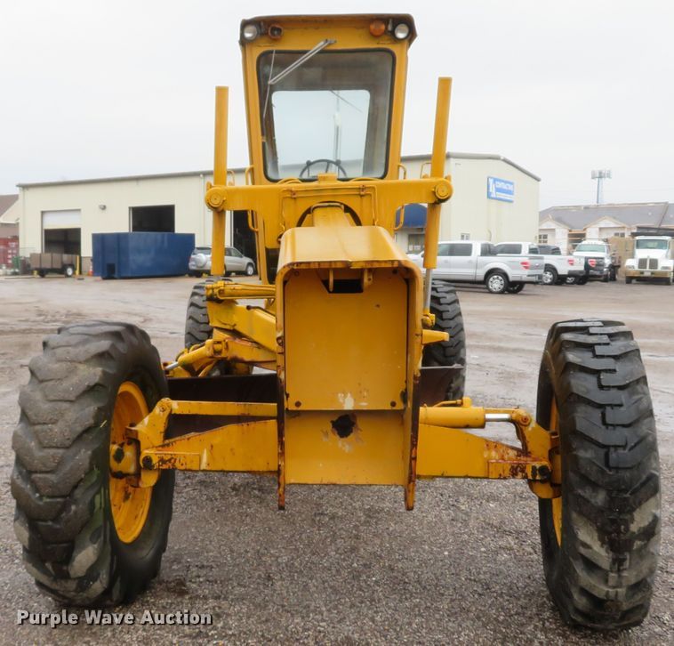 image for item DI2067 1975 John Deere 570A motor grader