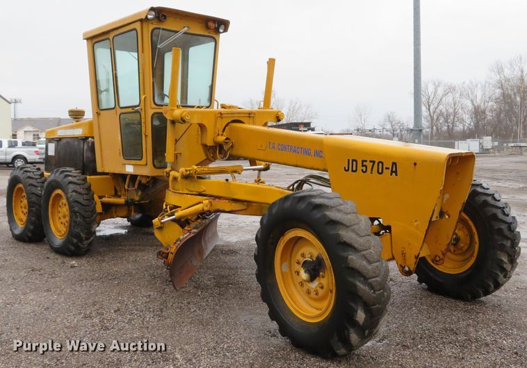 image for item DI2067 1975 John Deere 570A motor grader