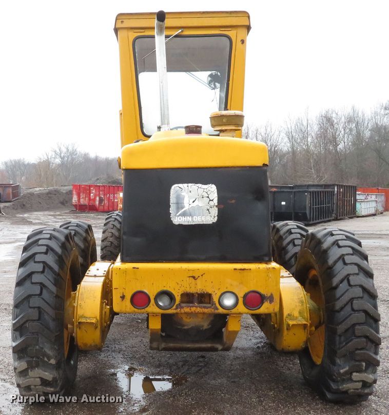 image for item DI2067 1975 John Deere 570A motor grader