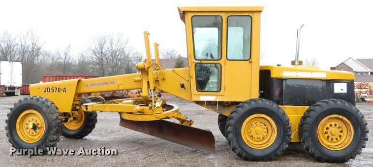 image for item DI2067 1975 John Deere 570A motor grader
