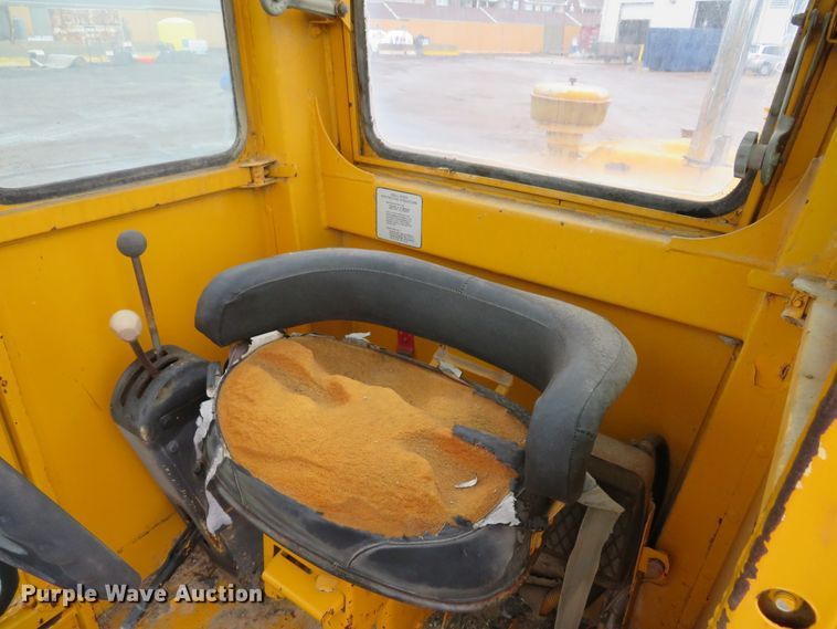 image for item DI2067 1975 John Deere 570A motor grader