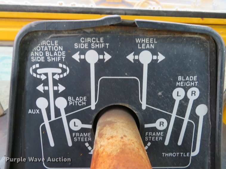 image for item DI2067 1975 John Deere 570A motor grader