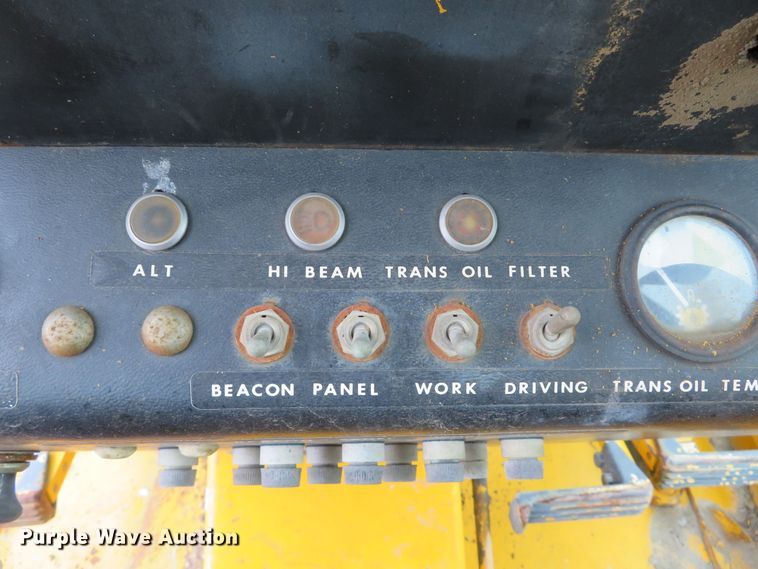 image for item DI2067 1975 John Deere 570A motor grader