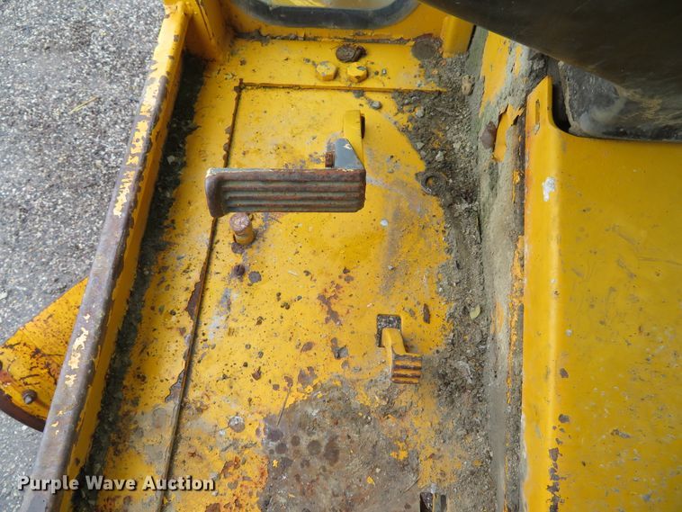 image for item DI2067 1975 John Deere 570A motor grader