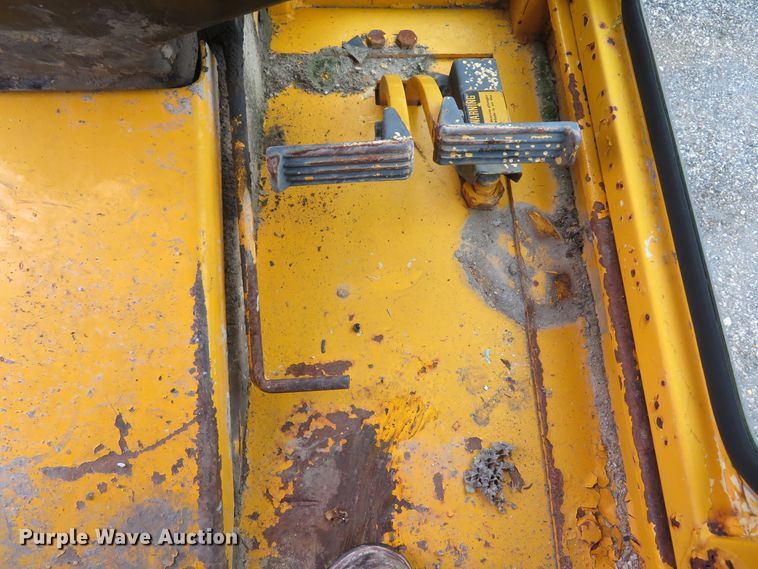 image for item DI2067 1975 John Deere 570A motor grader