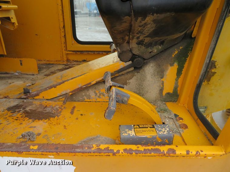 image for item DI2067 1975 John Deere 570A motor grader